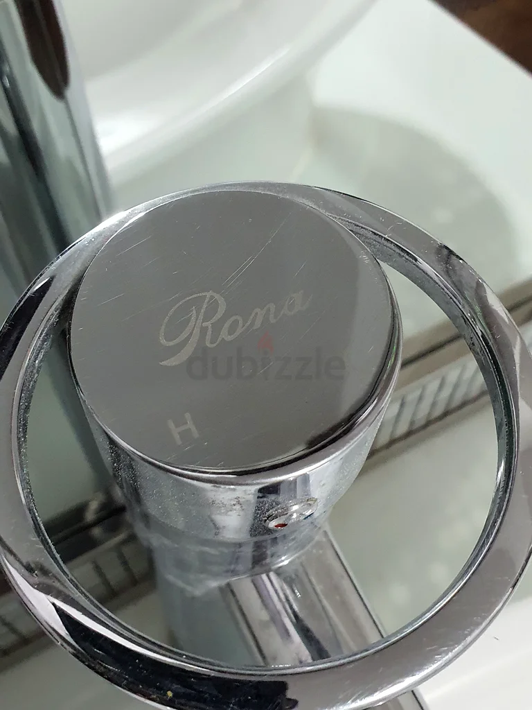 Stylish Bathroom Vanity / Sink with Mirror - Perfect for Modern Homes!63216354985090112