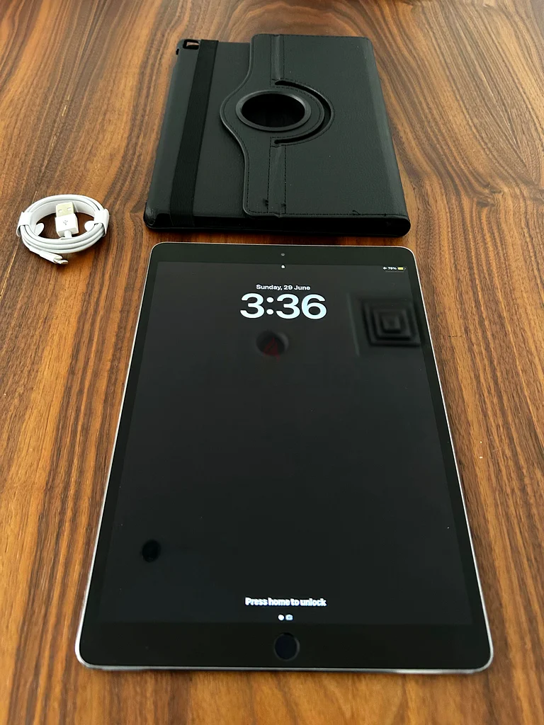 İPAD PRO 10.5 , 64GB , WİTH CASE AND CHARGER63184727100546111