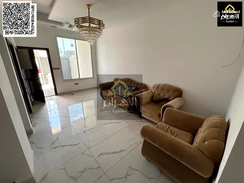 فيلا فاخرة للبيع مكونة من 5 غرف نوم رئيسية في الطابق الأرضي والطابق الأول والسطح، مع خزائن مدمجة وتشمل الماء والكهرباء63253456001795113
