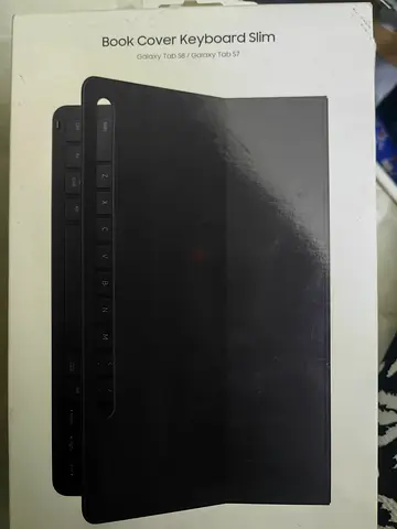 Samsung Galaxy Tab S8/ S7 Book Cover Keyboard - Sleek  Functional!