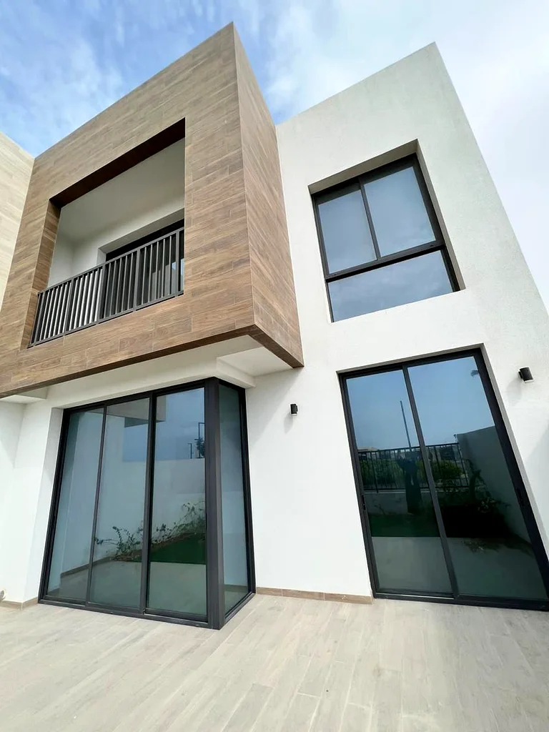 Luxury 3 BR Beachside Villa Near the Beach in Marbella , Mina Al Arab63864192349186113