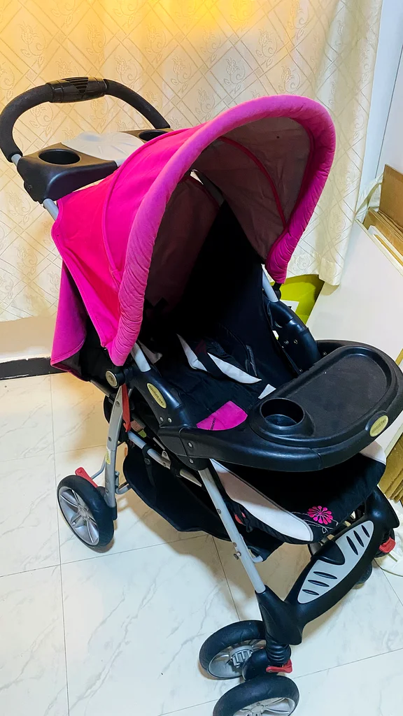 Stylish and Functional Pink Stroller for Your Little One!63204848436610111