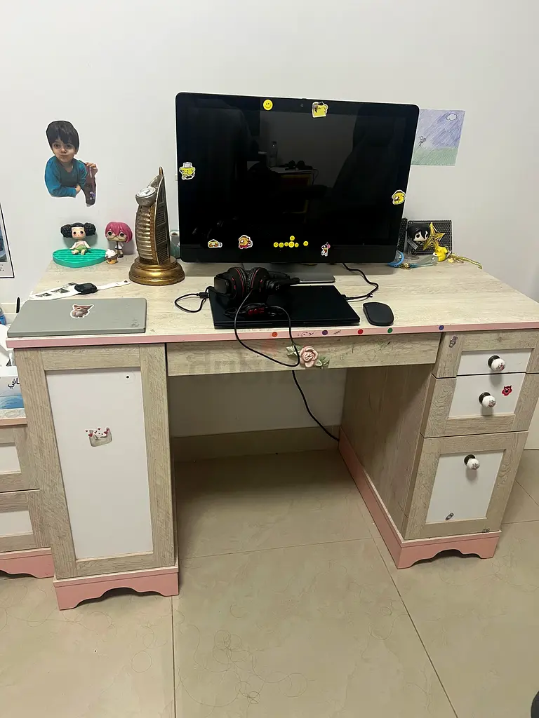 Charming Study Table with Storage - Perfect for Any Workspace!