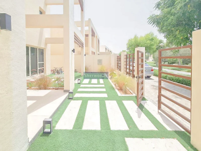 Modern Upgraded Villa Walking Distance to Beach63860144238081110