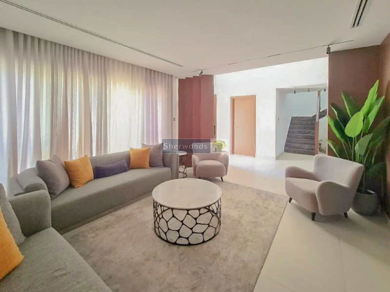 Modern Upgraded Villa Walking Distance to Beach63860144238081114