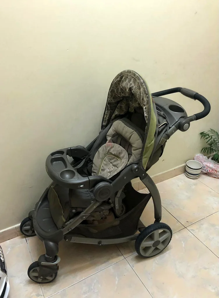 عربة أطفال في حالة جيدة63176189624065111