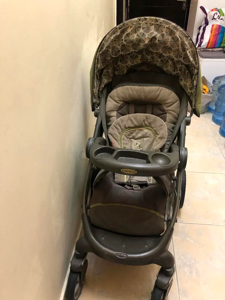 عربة أطفال في حالة جيدة63176189624065112