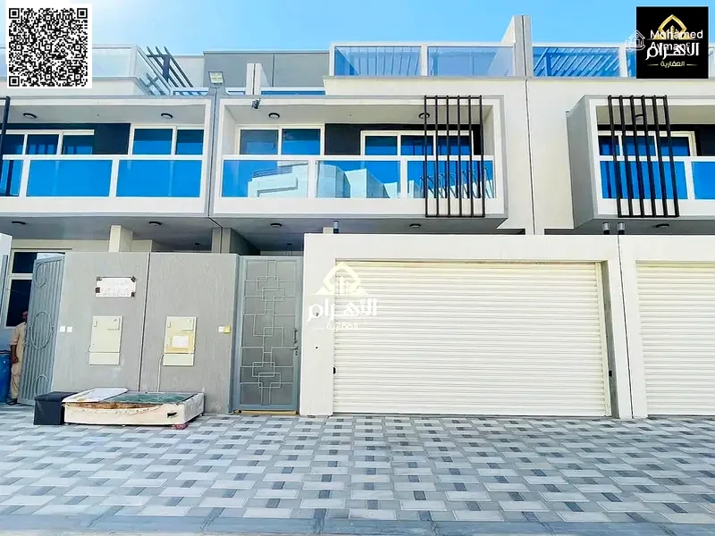 فيلا فاخرة للبيع مكونة من 5 غرف نوم رئيسية في الطابق الأرضي والطابق الأول والطابق الثاني والسطح، تشمل الماء والكهرباء وتكيف مركزي63172201334402111