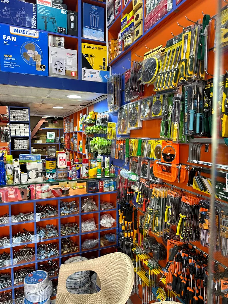 GOOD RUNNING BUILDING MATERIALS SHOP FOR SALE63258141175425113