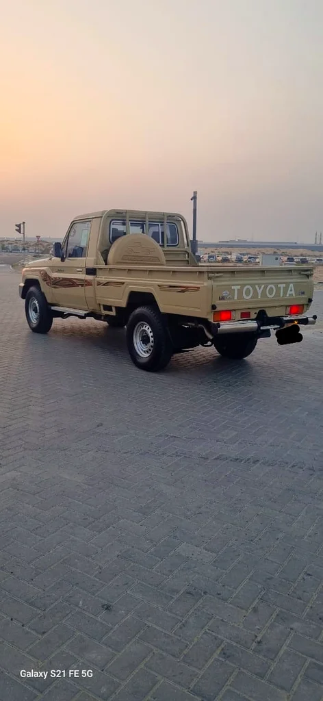 Toyota land cruiser LX GCC63137336230017111