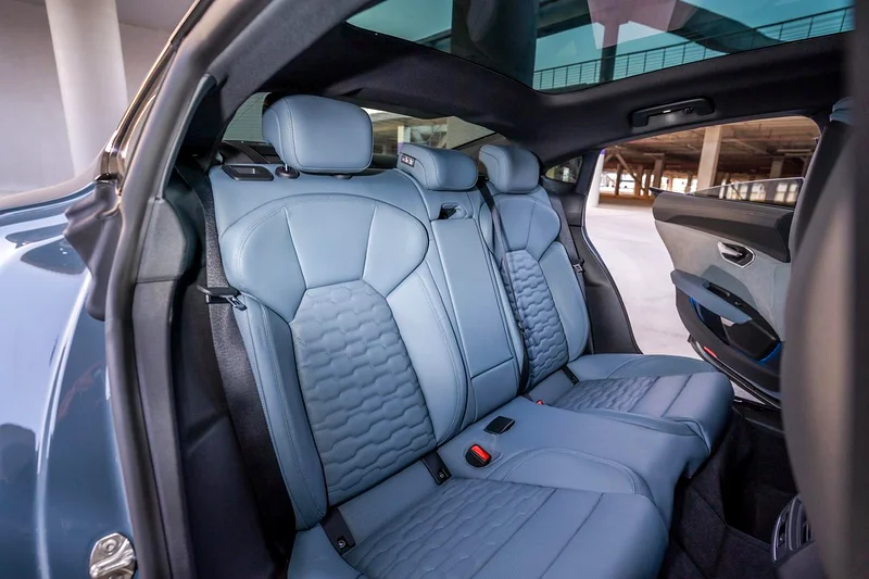 AUDI E-TRON GT GCC  AGENCY WARANTY +SERVICE CONTRACT63225312243458111