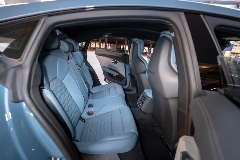 AUDI E-TRON GT GCC  AGENCY WARANTY +SERVICE CONTRACT63225312243458112