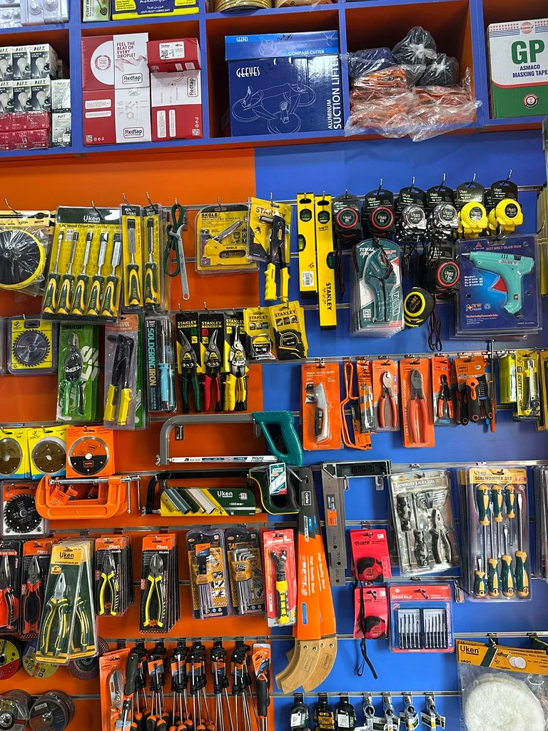 GOOD RUNNING BUILDING MATERIALS SHOP FOR SALE63258141175425114