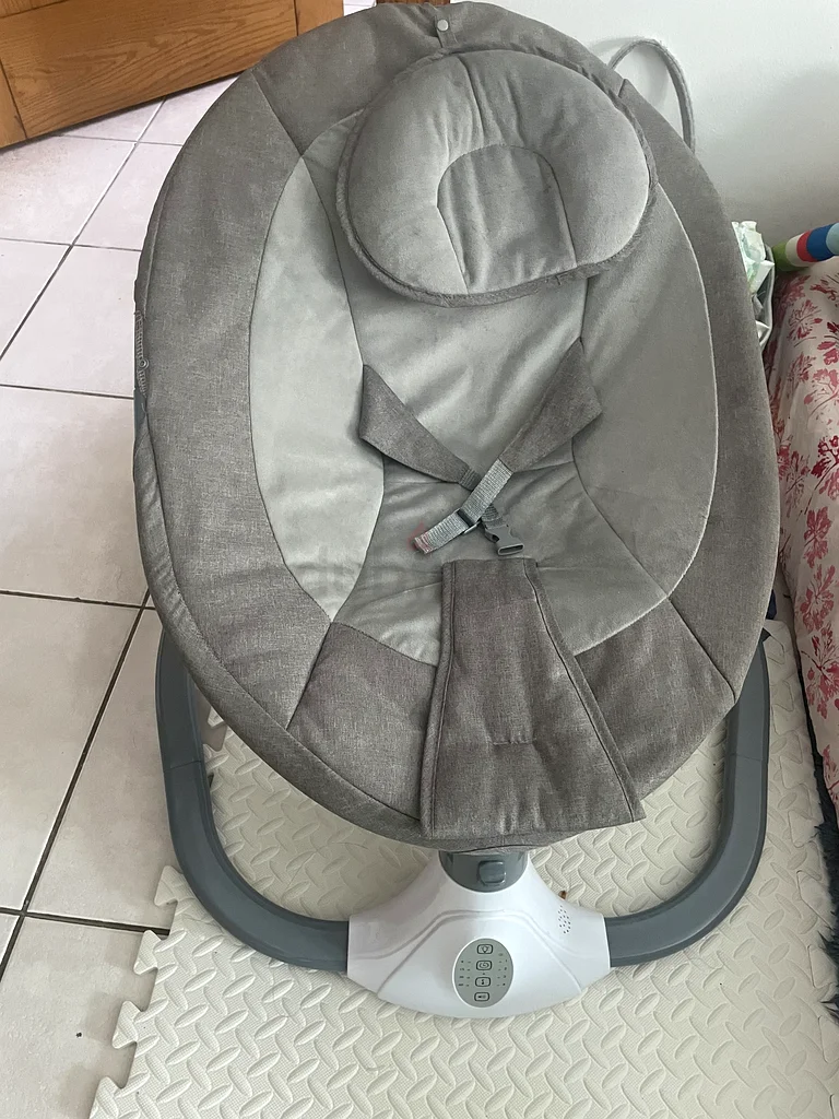 Cozy Baby swing with music - Perfect for Your Little One!63204861264003111