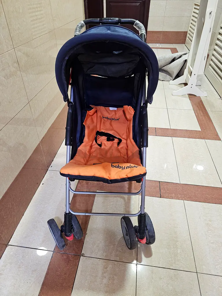 Convenient and Stylish Baby Stroller for Sale!