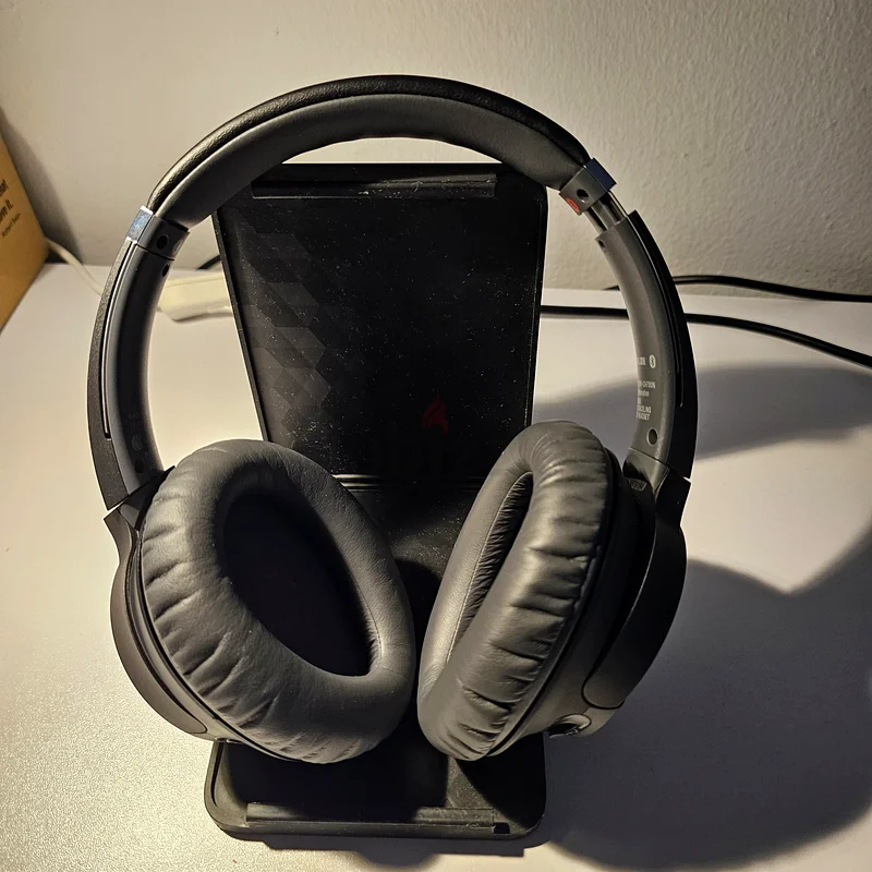 Immerse Yourself in Sound: Sony Noise-Canceling Headphones! WH CH700N Model63166176920321111