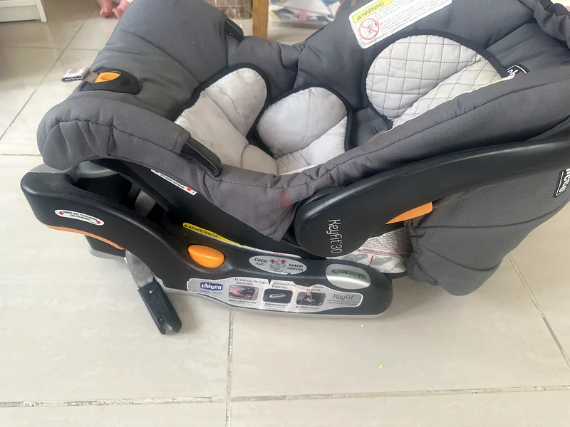 Chicco baby carseat63195112463617111
