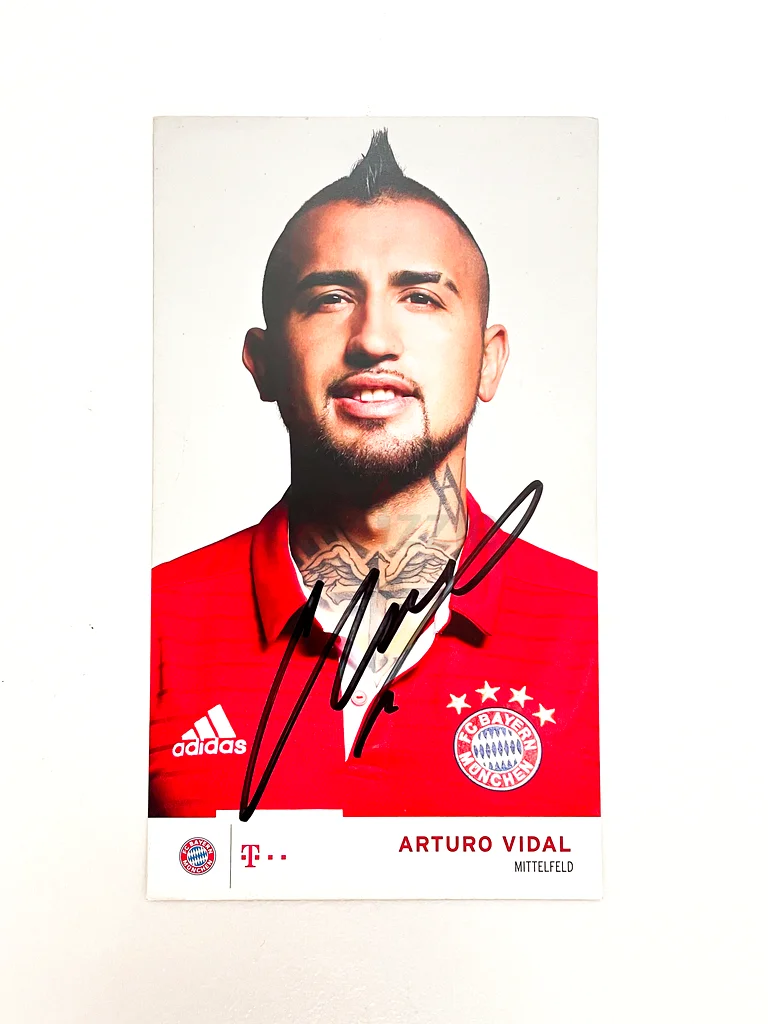 Original Vidal signature on the official club card63177962825603112
