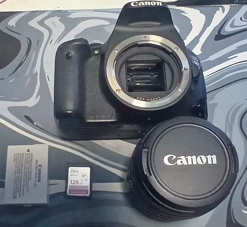Canon EOS 550D DSLR Camera63172679646210111