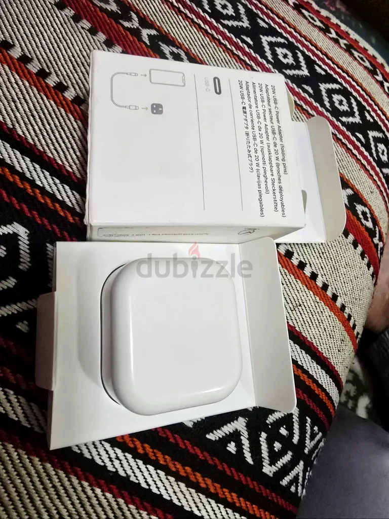 Apple original USB-C Power 20 watt Adapter!63222843365379112