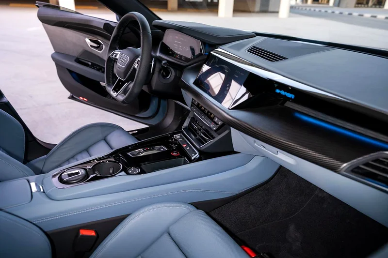 AUDI E-TRON GT GCC  AGENCY WARANTY +SERVICE CONTRACT63225312243458114