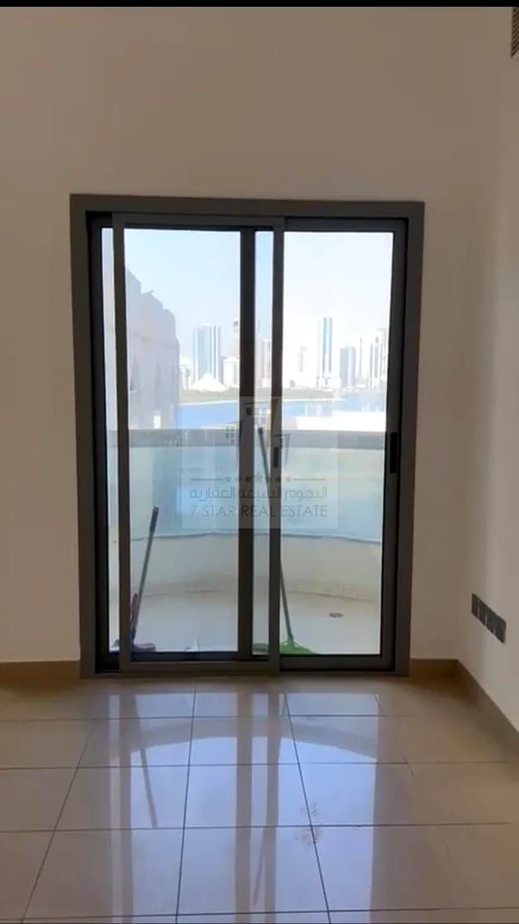 شقة جميلة للبيع بإطلالة على البحر في برج السرحي63192574660353113