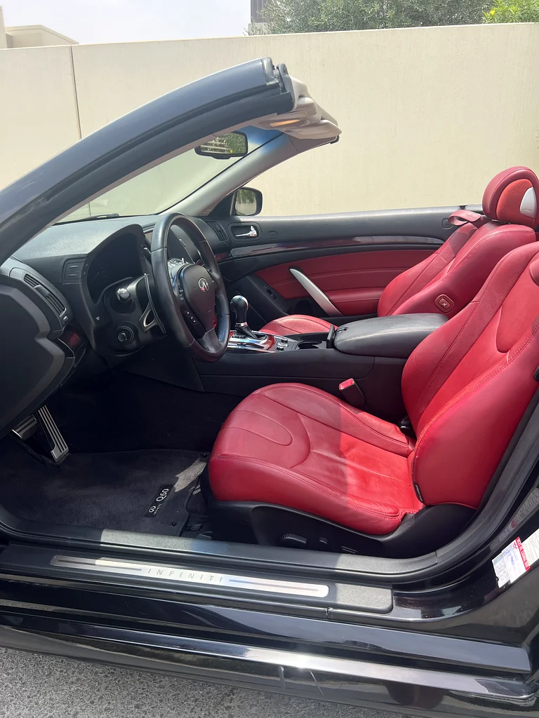إنفيني Q60 كابريو 3.7 لتر V6 | سقف صلب | صيانة جيدة63139711533057114