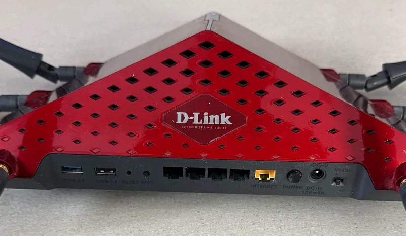 D Link 895L Router For Sale63167113935491111