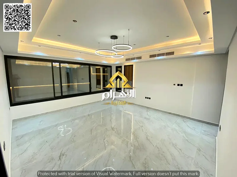 A villa directly from the owner, with personal finishing, on a main street, close to all services. Freehold for all nationalities and without a down p63907700982403113