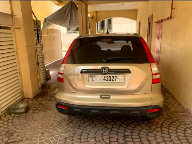 هوندا CR-V نظيفة ومرتبة للبيع بسعر معقول جدًا63224309442050112