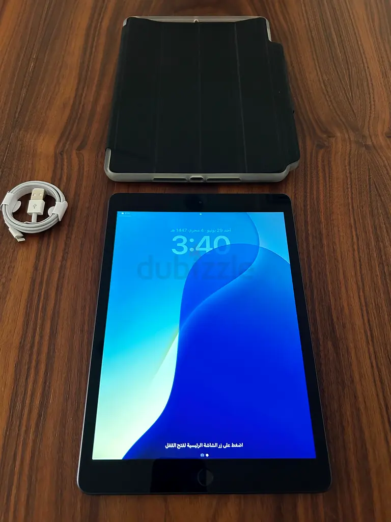 Apple iPad with Case and Charger - Great Condition!63214896869250111