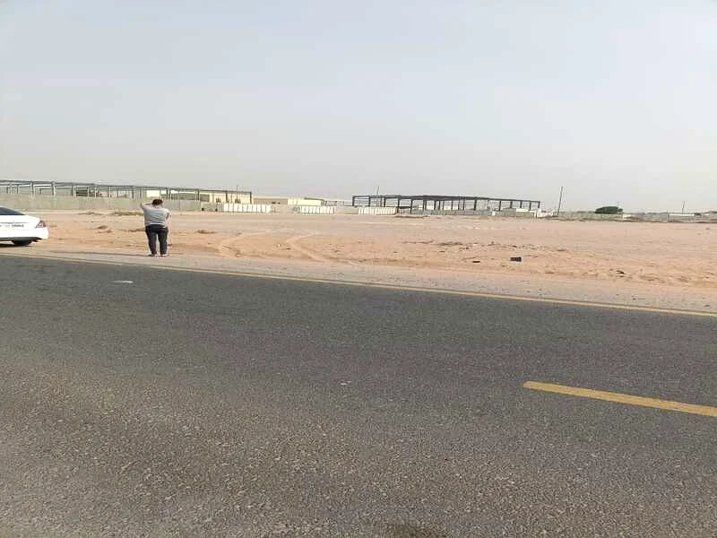 للبيع، أرض في منطقة السجايا الحنو الجديد، بلوك 1، مساحة 18000 قدم مربع63195062608386112