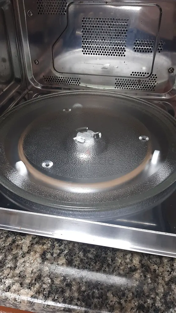 Microwave and oven.63248756650626112
