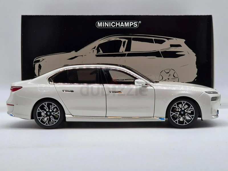 BMW i7 Scale 1:18 Minichamps Miniral White63226782994818113
