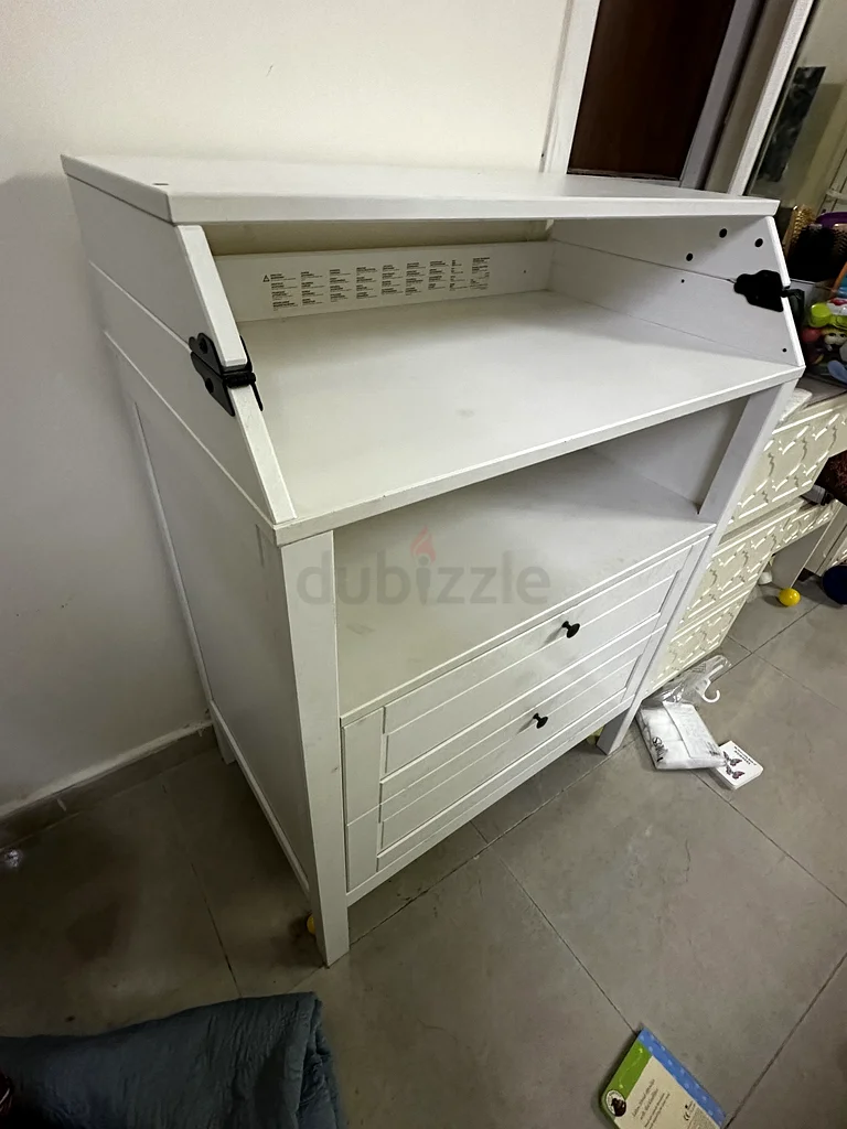 محطة تغيير حفاضات للأطفال من ايكيا مع مساحة لتخزين63203703031170111