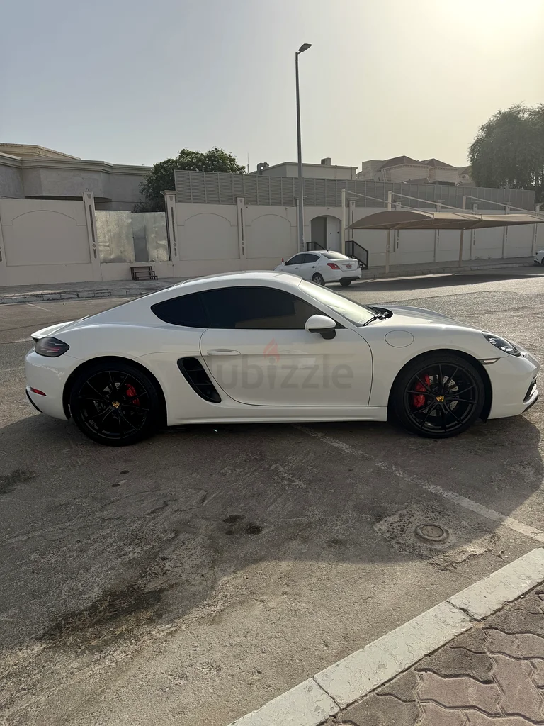 Porche 718 s63157885191554113