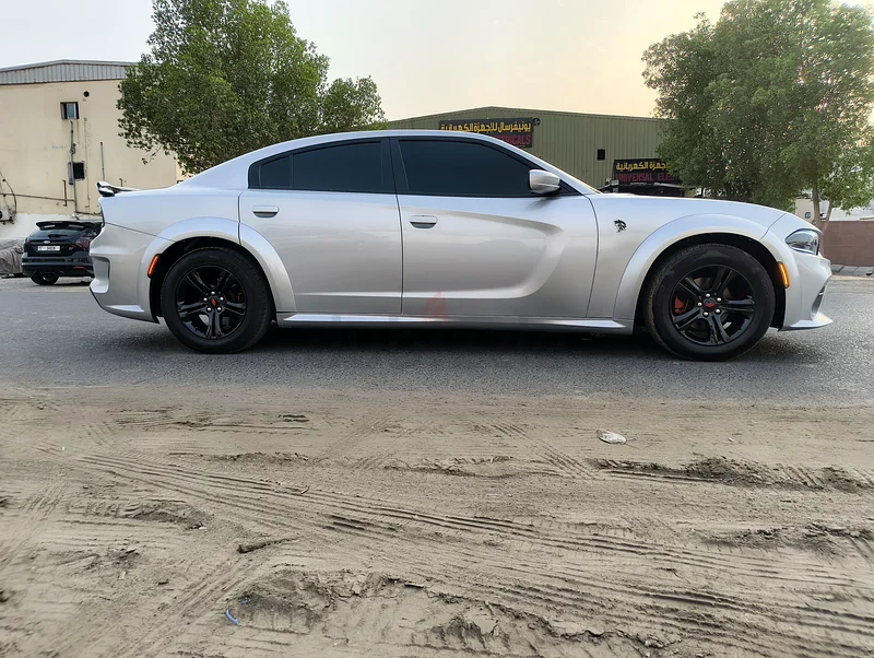 شاحنة دودج شاحن SXT لعام 2021 مع طقم SRT - إصدار أسود63135495538947112
