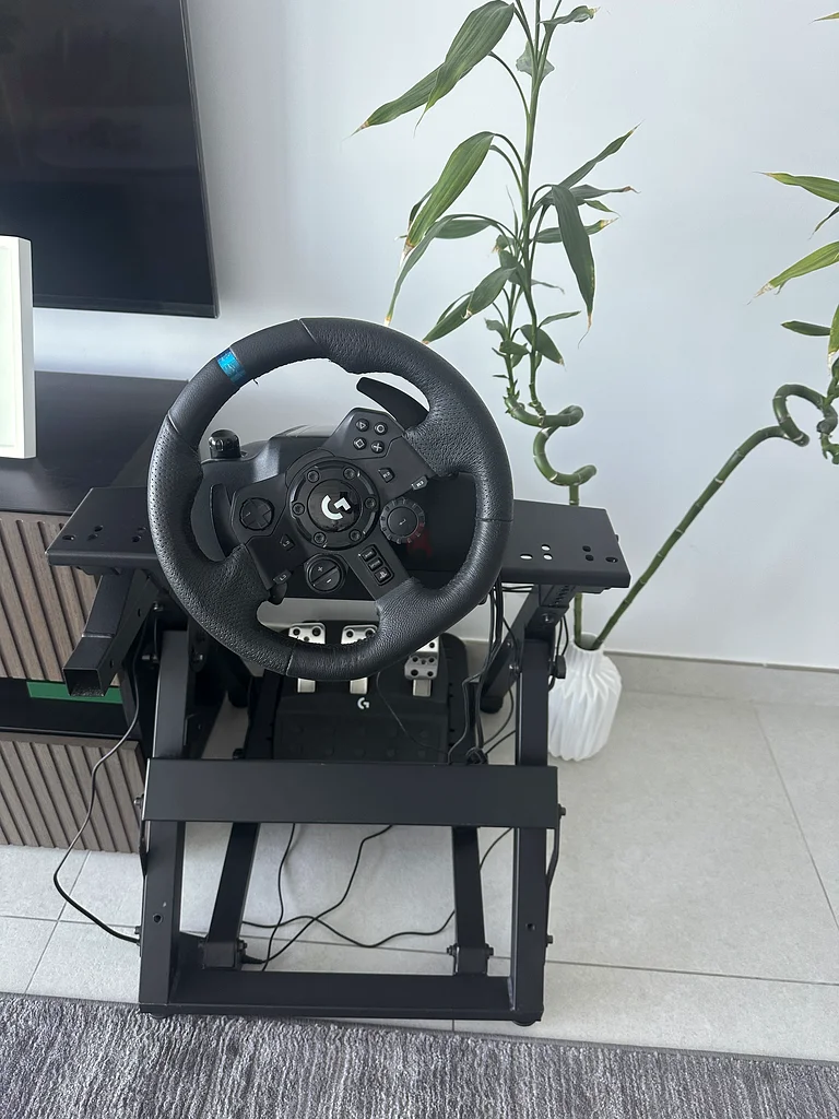 عجلة قيادة Logitech G923 مع حامل سباقات من الجيل التالي (لـ PS5، والكمبيوتر الشخصي)63226780236161112