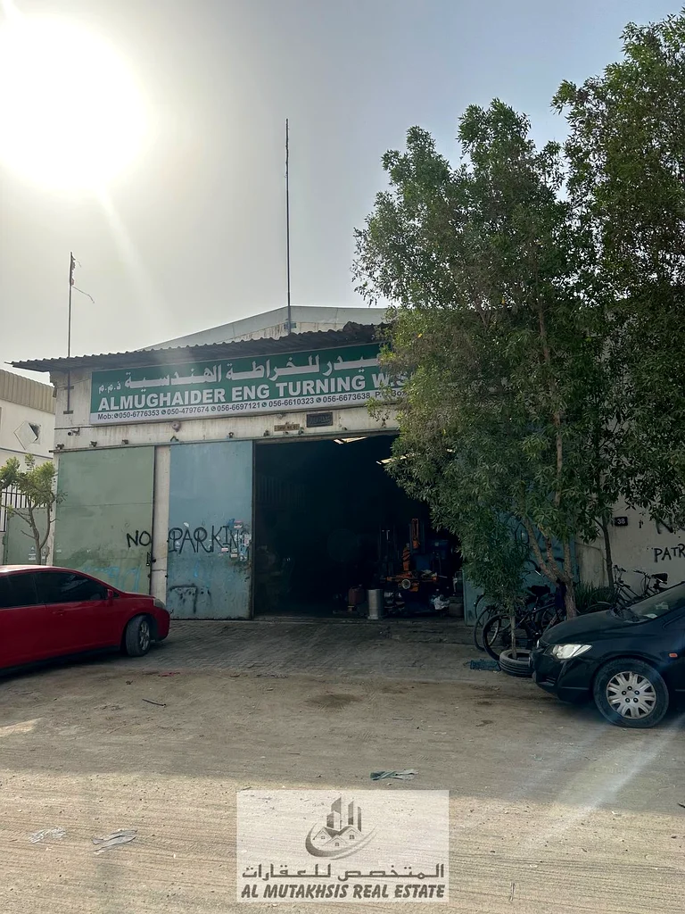 An industrial alnd has six stores for sale in industrial area 363185714221315113