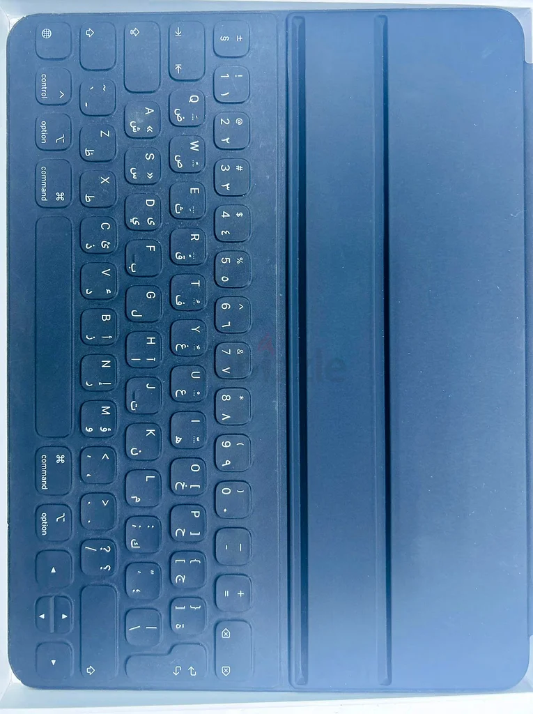لوحة مفاتيح ذكية من Apple لجهاز iPad Pro، دفتر لجهاز 12.9 بوصة (الجيل الثالث)، مستعملة شهرين63253965947009111
