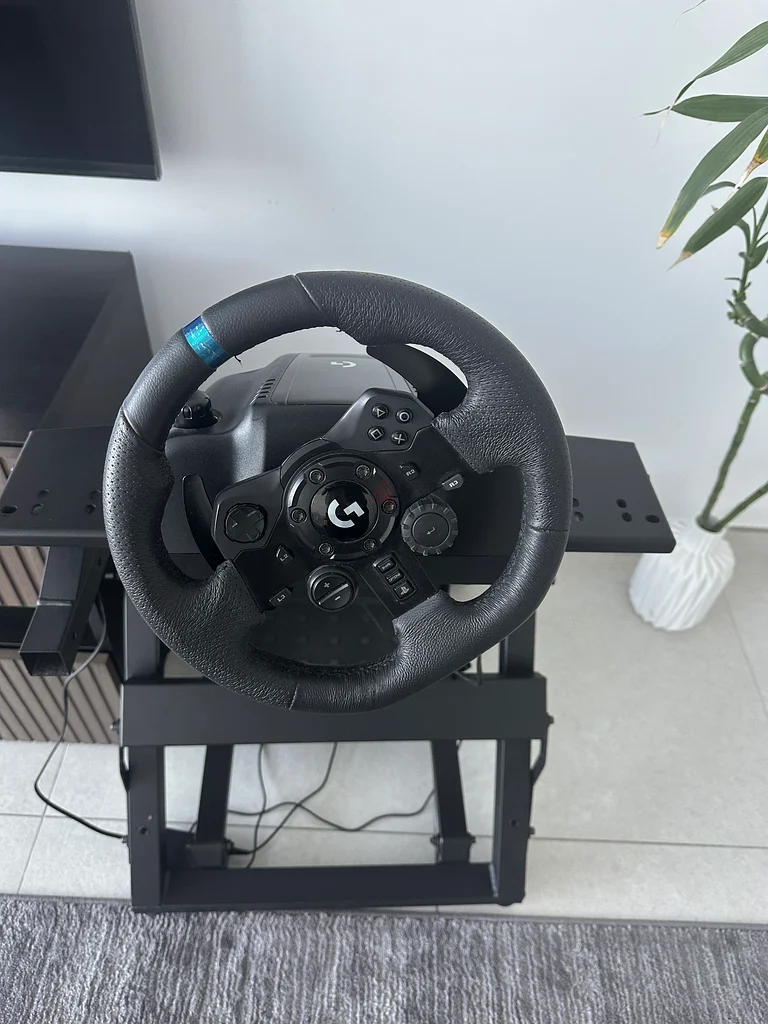 عجلة قيادة Logitech G923 مع حامل سباقات من الجيل التالي (لـ PS5، والكمبيوتر الشخصي)63226780236161111