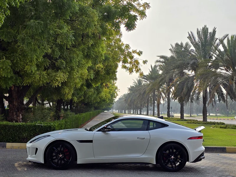 F-TYPE R V8 SUPERCHARGER 2016 GCC VERY CLEAN WARRNTY AND SERVICE FREE63175702169987114