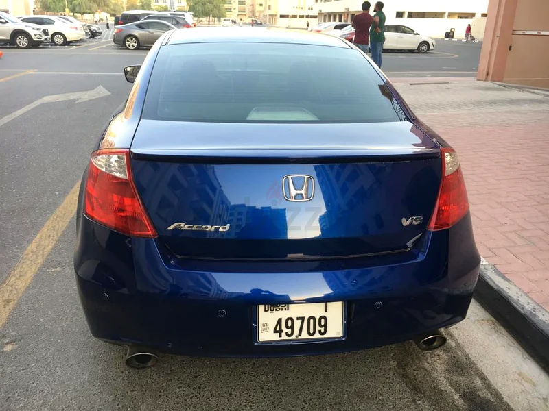 هوندا أكورد كوبيه سعة 3.6 لتر، لون أزرق أصلي جذاب جدًا، قيادة سيدة، محرك V6 وسقف زجاجي63224309719427111