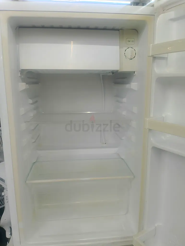 Refrigerator small Medium63251908034946112