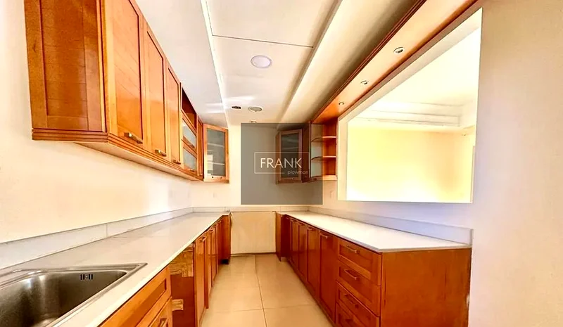 Exclusive Townhouse with stunning Golf views and Corner unit l Rented63858882153218113