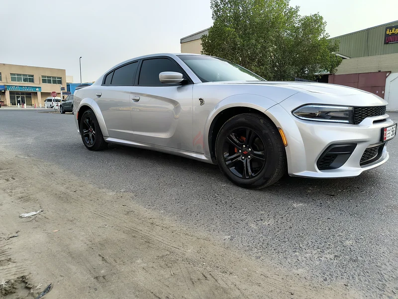 شاحنة دودج شاحن SXT لعام 2021 مع طقم SRT - إصدار أسود63135495538947111