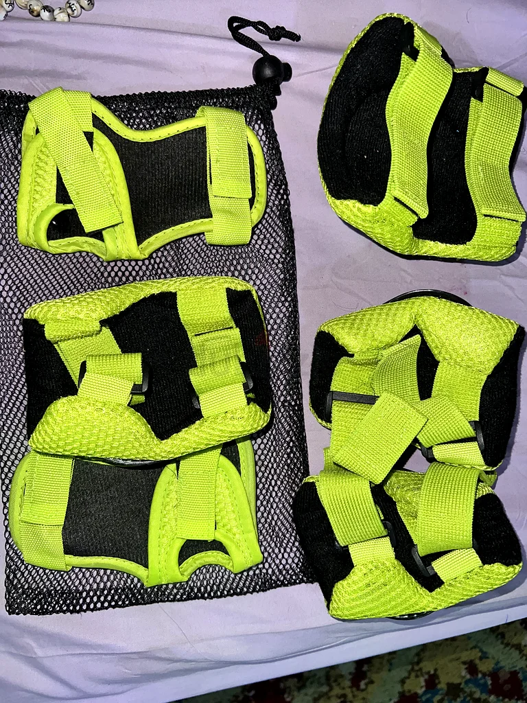 Protect Yourself with Stylish Knee and Elbow Pads Set!63247758442369111