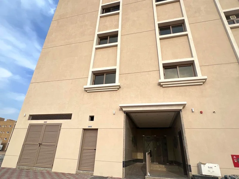 For sale, a new rented building in the central area of ​​Sharjah - Al Bataeh area. It consists of a ground floor and 4 floors                        .63192574653187111