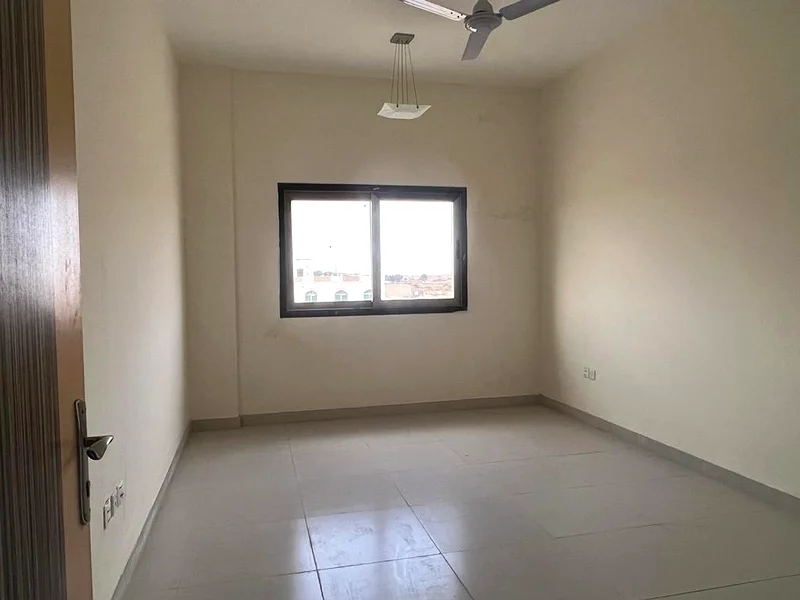For sale, a new rented building in the central area of ​​Sharjah - Al Bataeh area. It consists of a ground floor and 4 floors                        .63192574653187113