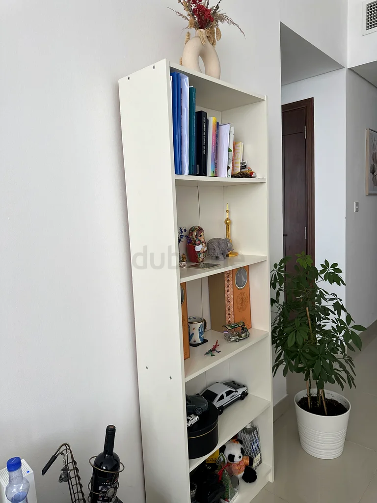 خزانة كتب بيضاء أنيقة63218808287875113